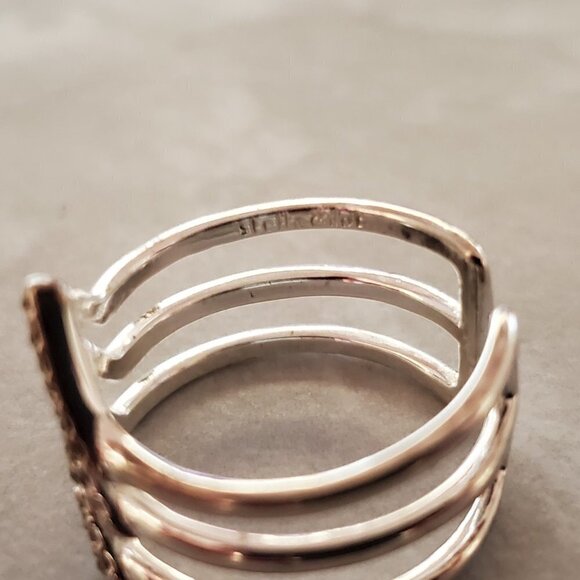 ✨ Stella & Dot Silver Rhinestones Crystals Pave Modern Minimalist ring Size 6 ✨ - Picture 8 of 9